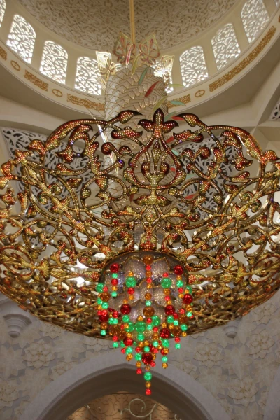 Большая мечеть Шейха Зайеда. Большая люстра Сваровски.