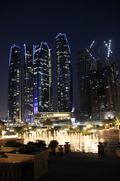 Это Абу-Даби. Jumeirah at Etihad Towers.