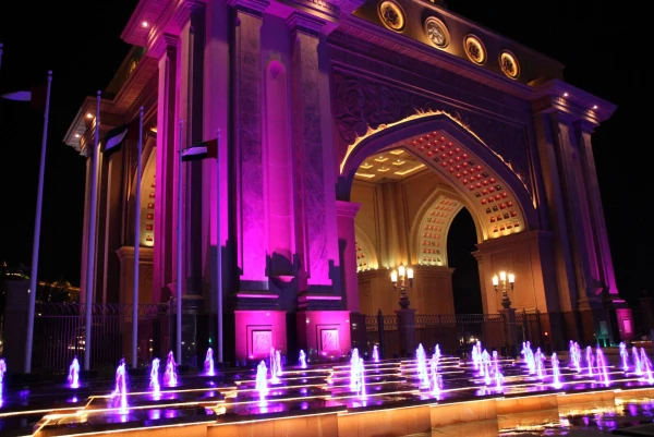 Фонтаны Emirates Palace Hotel 5*. 