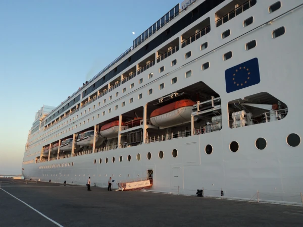Costa neoRiviera 4* в Абу-Даби. 