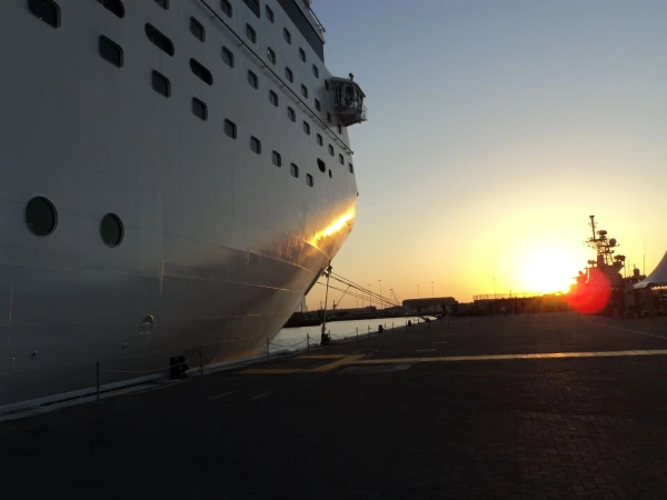 Costa neoRiviera 4* в Абу-Даби. 