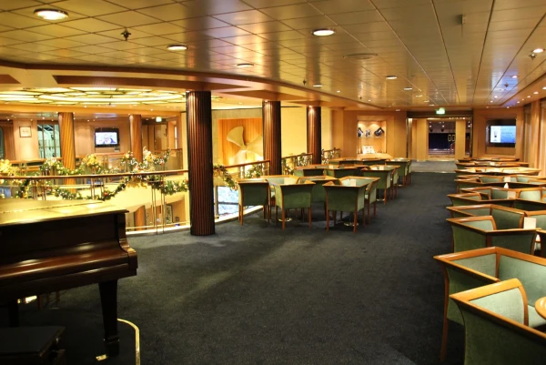 Costa neoRiviera 4*.