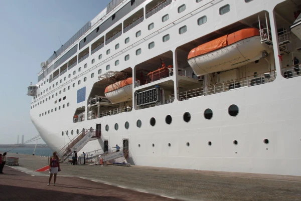 Costa neoRiviera 4*.