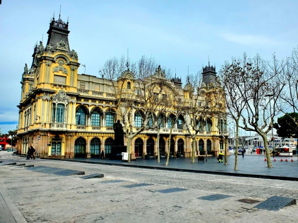Здание морского порта. Роскошное! 