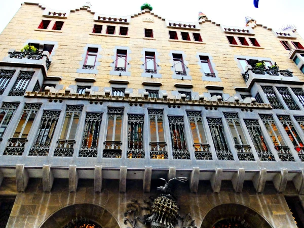 Дворец Гуэль (Palau Güell)