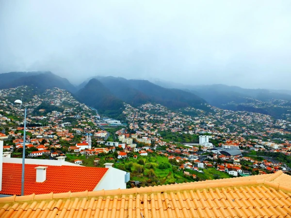 Фуншал со смотровой площадки Pico dos Barcelos 