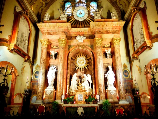 Интерьеры Кафедрального собора Cathedral  
