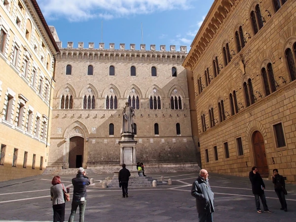 Piazza Salimbeni