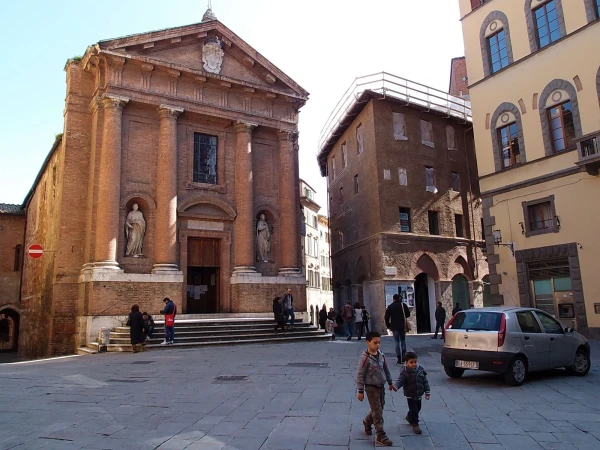Piazza Tolomei