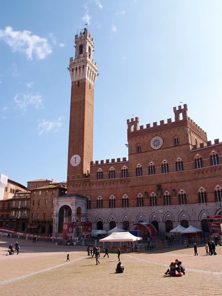 Torre del Mangia, Palazzo Pubblico