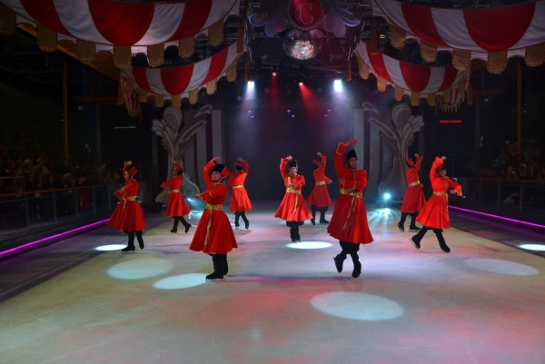 Ледовое шоу "Ice Under the Big Top"  