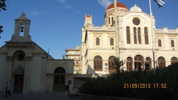 Вышли к Кафедральному собору Святого Мины