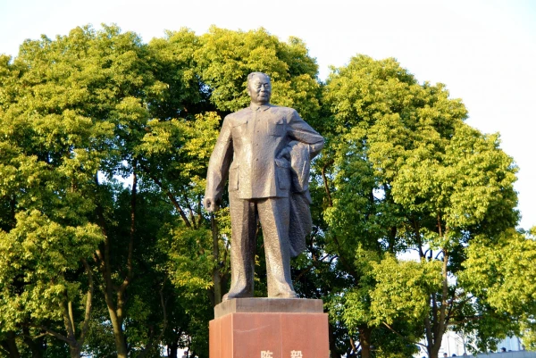 Памятник Мао Дзедуну