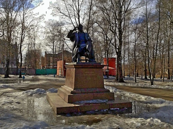 Памятник В.Я.Шишкову