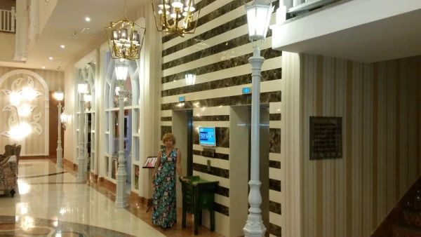 У лифта