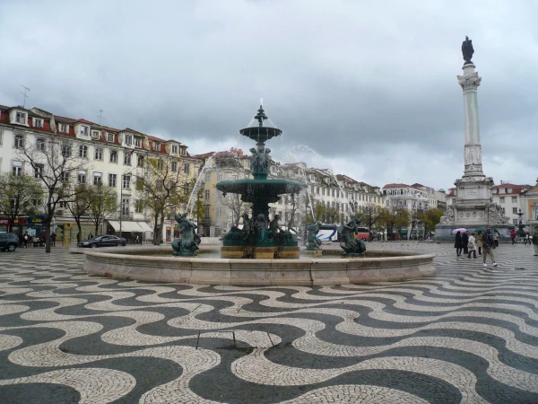 Площадь Россио (Praça Rossio) - Площадь Педру IV (Praça de D. Pedro IV)