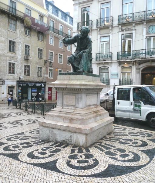 у выхода со станции метро Baixa-Chiado