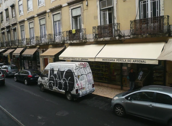 Лиссабон - город графити... (Rua do Arsenal)