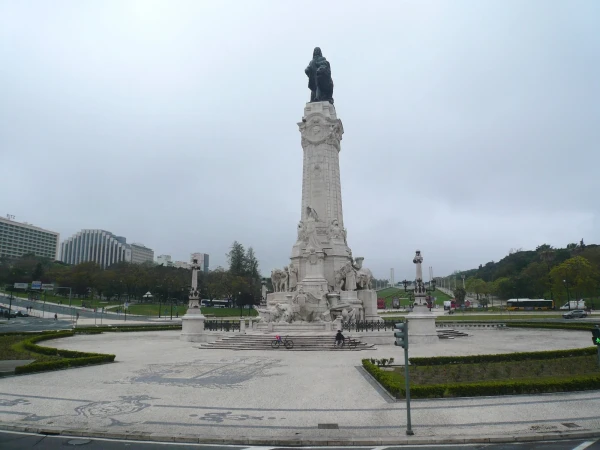 площадь Маркиза де Помбала (Praça do Marquês de Pombal)