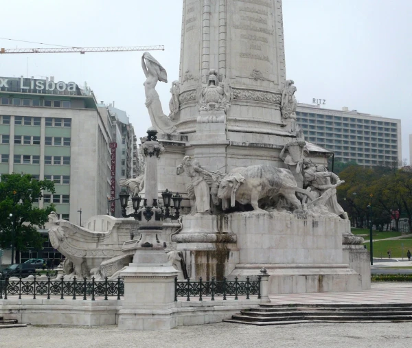 площадь Маркиза де Помбала (Praça do Marquês de Pombal)