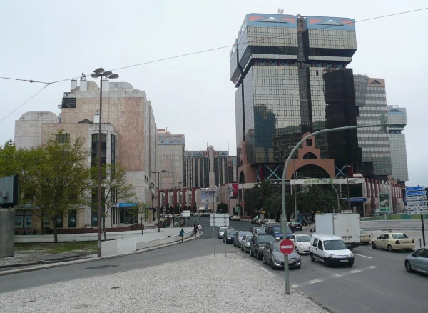 один из ТЦ - Amoreiras Shopping Center