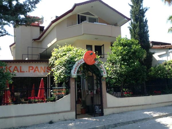 У отеля Portakal Pansion
