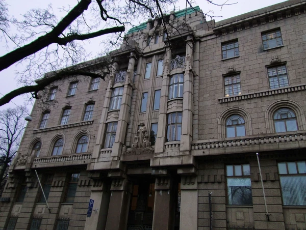 Здание на Лённротинкату (Lönnrotinkatu) (Хельсинки)