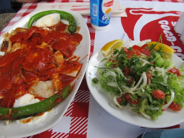лаваш с курицей под томатным соусом