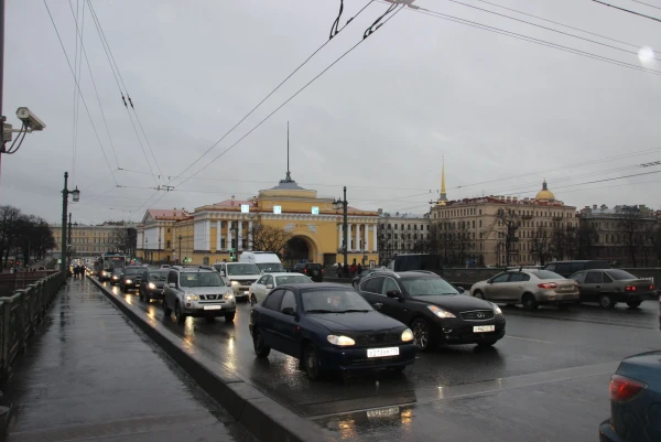 По Питерским улицам.