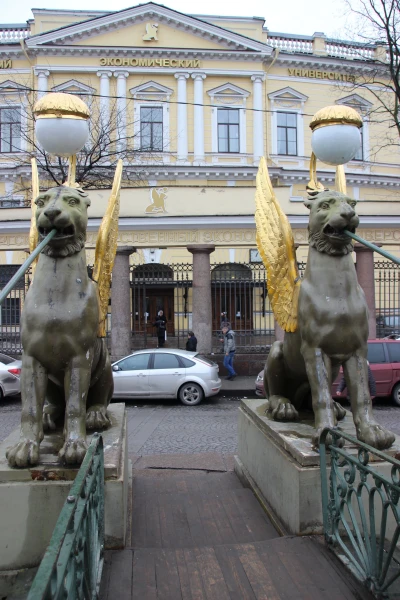 Грифоны Банковского моста.