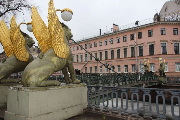 Банковский мост.