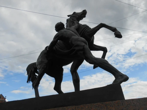конь Аничкова моста