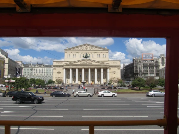 вид из автобуса на Большой театр