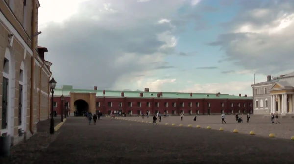 Центральная площадь крепости...