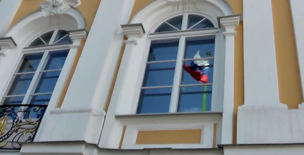 Петергоф: окна Большого дворца