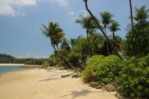 Сентоза. Пляж Palawan.