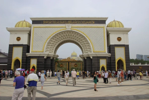 Куала-Лумпур. Королевский дворец Istana Negara.