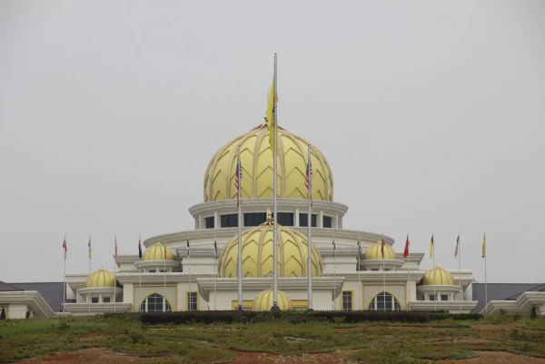 Куала-Лумпур. Королевский дворец Istana Negara.