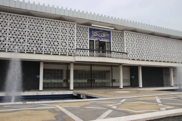 Куала-Лумпур. Национальная мечеть (Masjid Negara). 