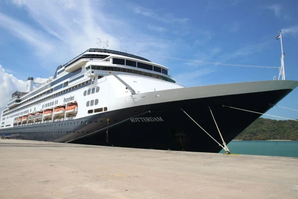 MS Rotterdam 5* на стоянке в порту Пхукета.