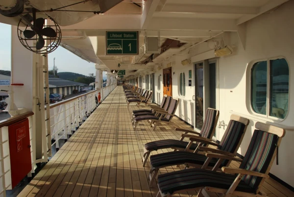 MS Rotterdam 5*. Променад 3 палубы.