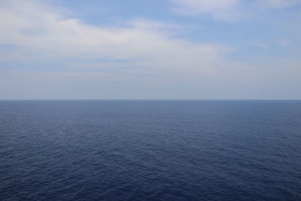 Открытое море.