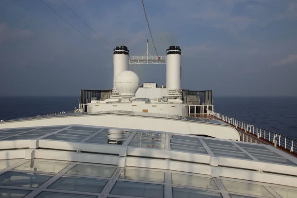 Верхние палубы MS Rotterdam. Раздвижная крыша.