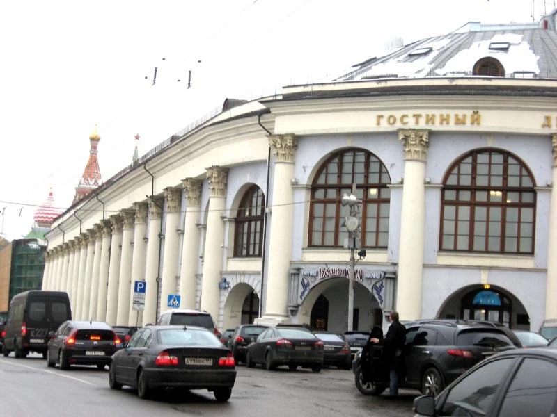 Гостиный двор на ул. Варварка, 3. (На манер Питеского)