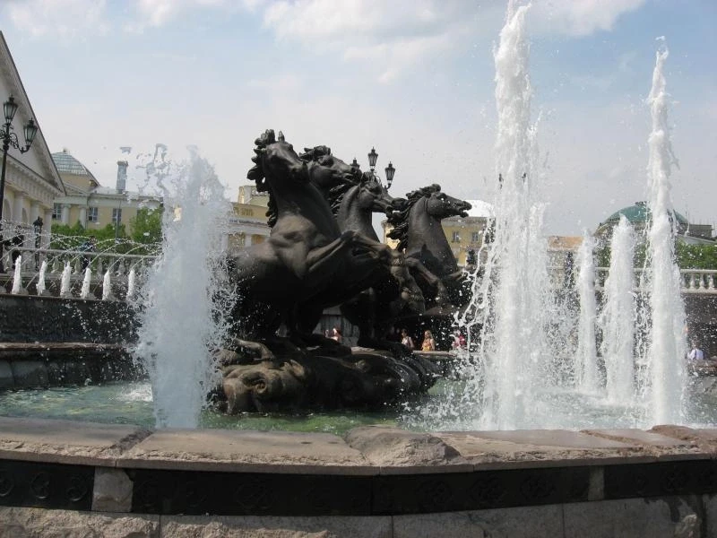 Лошади купаются