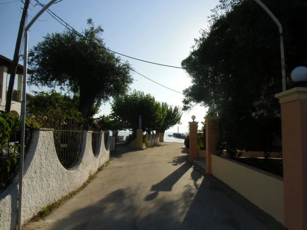  проход на пляж от отеля Olympion village