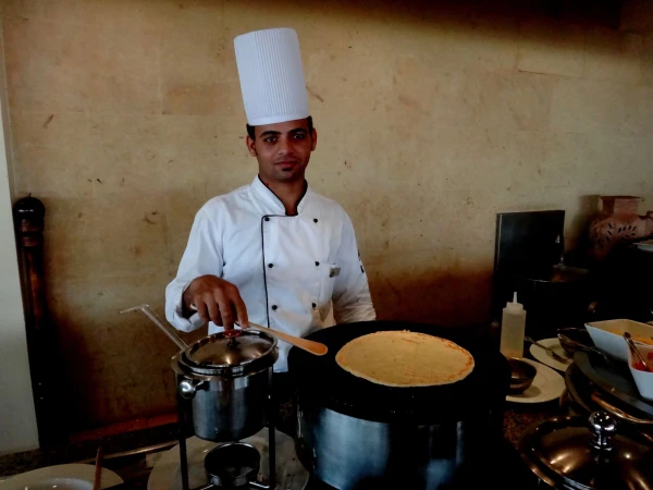 Блины и омлет на завтрак