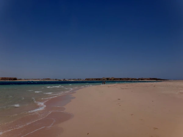 Песчаная коса - вдали Sheraton Soma Bay