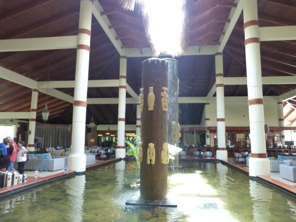 Фонтан в лобби Bavaro
