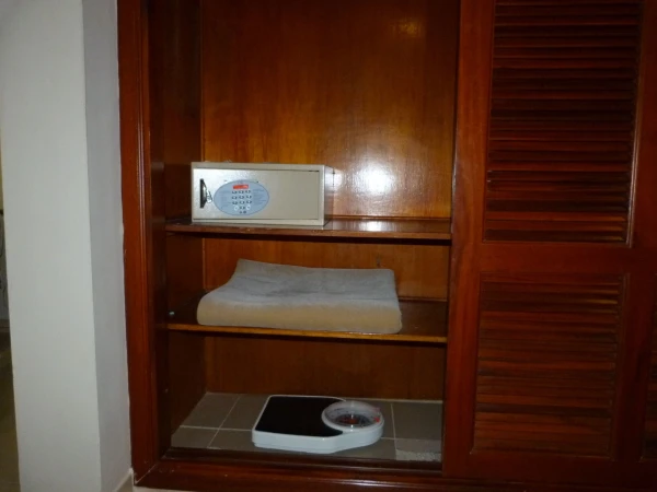 На этих весах мы взвешивали чемоданы перед отъездом